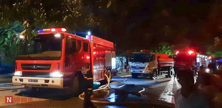 Hà Nội: Đã khống chế được đám cháy tại Khu công nghiệp Ngọc Hồi - Ảnh 2. Hà Nội: Đã khống chế được đám cháy tại Khu công nghiệp Ngọc Hồi - Ảnh 2.