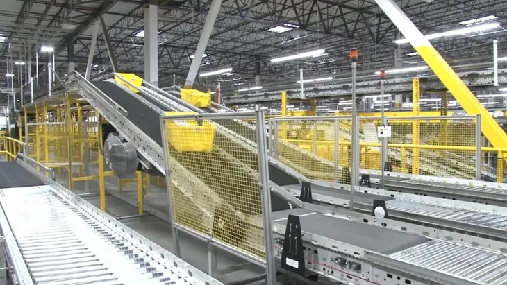 Trải nghiệm công việc tại nhà kho của Amazon - Ảnh 7. Trải nghiệm công việc tại nhà kho của Amazon - Ảnh 7.