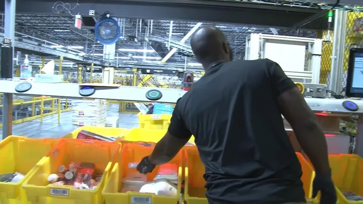 Trải nghiệm công việc tại nhà kho của Amazon - Ảnh 6. Trải nghiệm công việc tại nhà kho của Amazon - Ảnh 6.