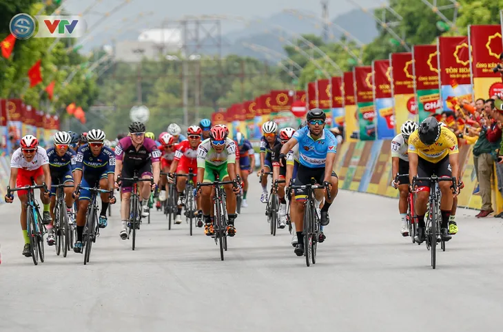 Chặng 3 Giải xe đạp Quốc tế VTV Cúp Tôn Hoa Sen 2019: Jordan Parra thâu tóm áo vàng và áo xanh - Ảnh 2. Chặng 3 Giải xe đạp Quốc tế VTV Cúp Tôn Hoa Sen 2019: Jordan Parra thâu tóm áo vàng và áo xanh - Ảnh 2.