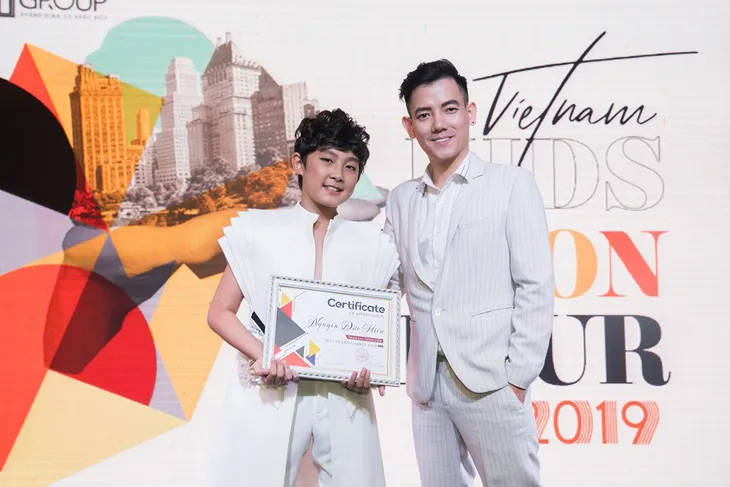 Những thiết kế ấn tượng tại Vietnam Kids Fashion Tour - Ảnh 2. Những thiết kế ấn tượng tại Vietnam Kids Fashion Tour - Ảnh 2.