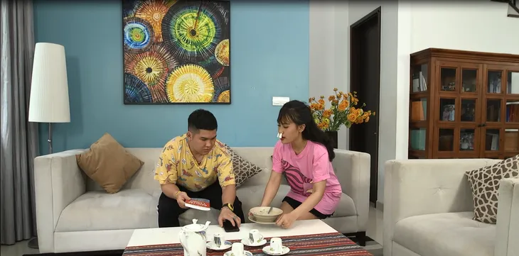 Gia đình 4.0: Xuân Hạ dùng trăm phương nghìn kế tán tỉnh Thắng - Ảnh 4. Gia đình 4.0: Xuân Hạ dùng trăm phương nghìn kế tán tỉnh Thắng - Ảnh 4.