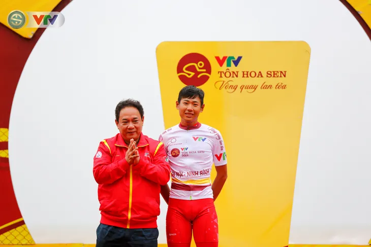 ẢNH: Những khoảnh khắc ấn tượng chặng 4 Giải xe đạp quốc tế VTV Cúp Tôn Hoa Sen 2019 - Ảnh 2. ẢNH: Những khoảnh khắc ấn tượng chặng 4 Giải xe đạp quốc tế VTV Cúp Tôn Hoa Sen 2019 - Ảnh 2.