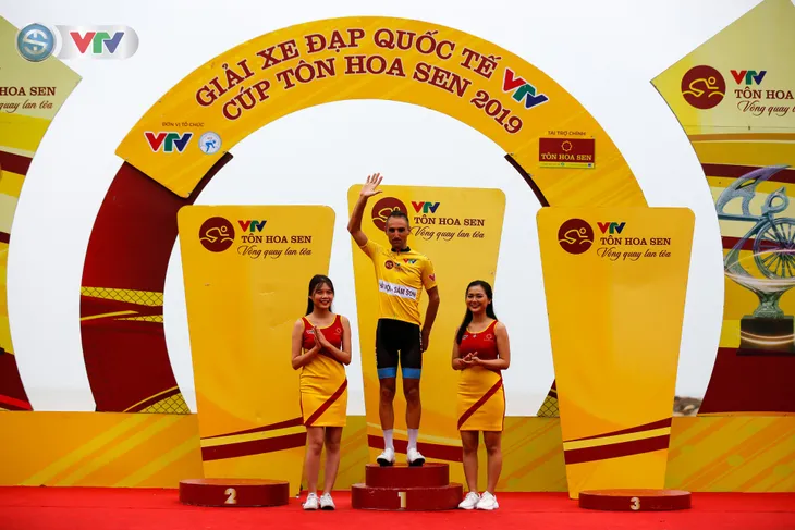 ẢNH: Những khoảnh khắc ấn tượng chặng 4 Giải xe đạp quốc tế VTV Cúp Tôn Hoa Sen 2019 - Ảnh 15. ẢNH: Những khoảnh khắc ấn tượng chặng 4 Giải xe đạp quốc tế VTV Cúp Tôn Hoa Sen 2019 - Ảnh 15.