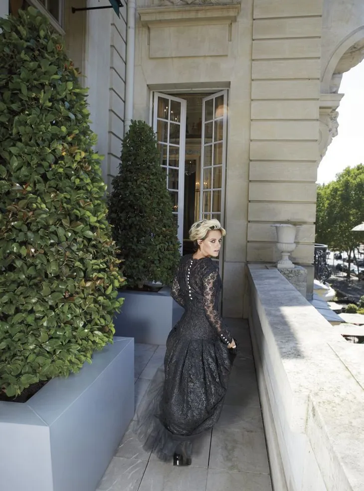 Kristen Stewart: Tự tin, quyến rũ, không sợ tuổi 30 - Ảnh 3. Kristen Stewart: Tự tin, quyến rũ, không sợ tuổi 30 - Ảnh 3.