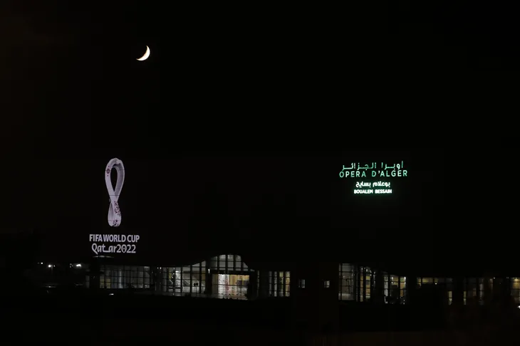 Qatar công bố logo chính thức cho World Cup 2022 - Ảnh 2. Qatar công bố logo chính thức cho World Cup 2022 - Ảnh 2.