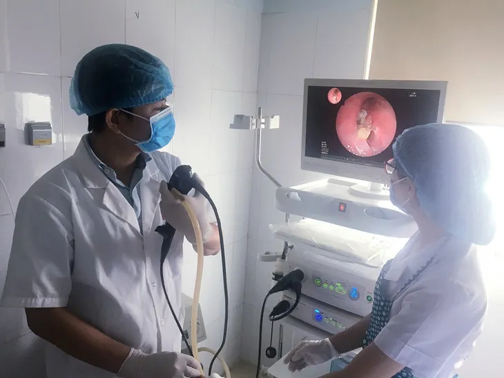 Mảnh xương bò đi lạc vào phổi nữ bệnh nhân suốt 3 tháng - Ảnh 1. Mảnh xương bò đi lạc vào phổi nữ bệnh nhân suốt 3 tháng - Ảnh 1.