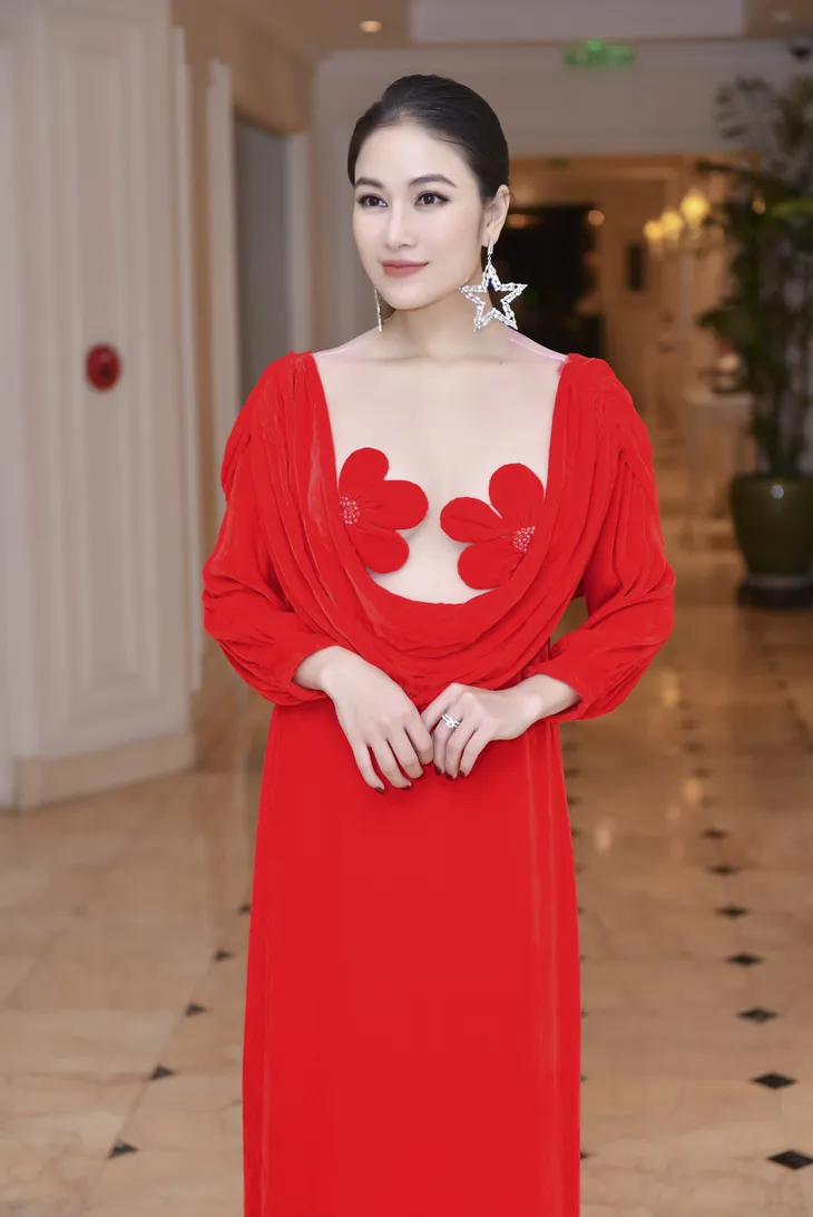 Dàn sao gạo cội đất Bắc tề tựu tại buổi ra mắt sản phẩm âm nhạc của Hoa hậu Tuyết Nga - Ảnh 1. Dàn sao gạo cội đất Bắc tề tựu tại buổi ra mắt sản phẩm âm nhạc của Hoa hậu Tuyết Nga - Ảnh 1.