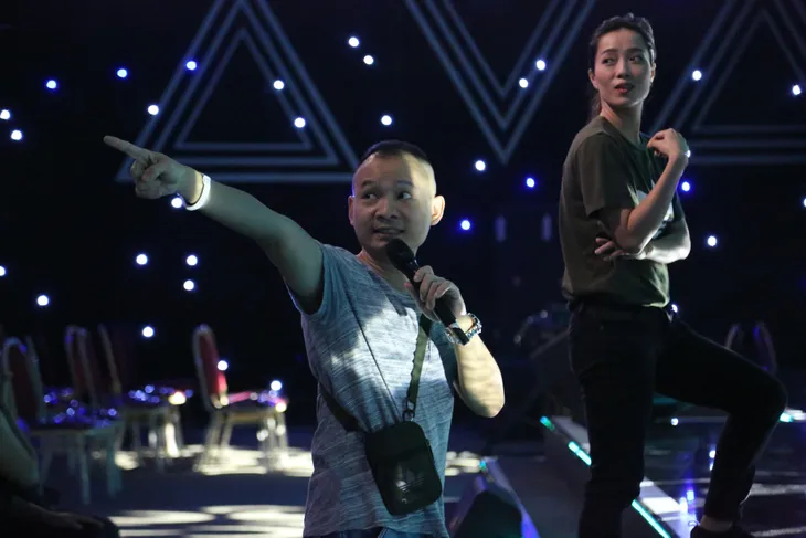 Hà Lê - Bùi Lan Hương mang Mưa hồng tới lễ trao giải VTV Awards 2019 - Ảnh 9. Hà Lê - Bùi Lan Hương mang Mưa hồng tới lễ trao giải VTV Awards 2019 - Ảnh 9.