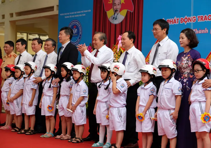 PTTg Trương Hòa Bình đánh trống khai giảng năm học mới tại Thanh Hóa - Ảnh 2. PTTg Trương Hòa Bình đánh trống khai giảng năm học mới tại Thanh Hóa - Ảnh 2.