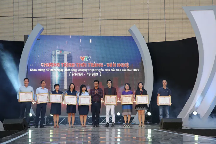 Rộn ràng chương trình Thời trang – Văn nghệ kỷ niệm 49 năm Ngày phát sóng chương trình truyền hình đầu tiên của VTV - Ảnh 3. Rộn ràng chương trình Thời trang – Văn nghệ kỷ niệm 49 năm Ngày phát sóng chương trình truyền hình đầu tiên của VTV - Ảnh 3.