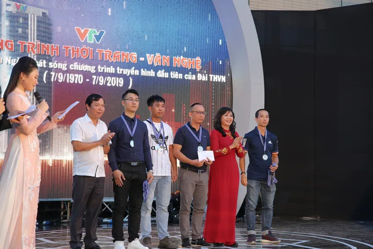 Rộn ràng chương trình Thời trang – Văn nghệ kỷ niệm 49 năm Ngày phát sóng chương trình truyền hình đầu tiên của VTV - Ảnh 6. Rộn ràng chương trình Thời trang – Văn nghệ kỷ niệm 49 năm Ngày phát sóng chương trình truyền hình đầu tiên của VTV - Ảnh 6.
