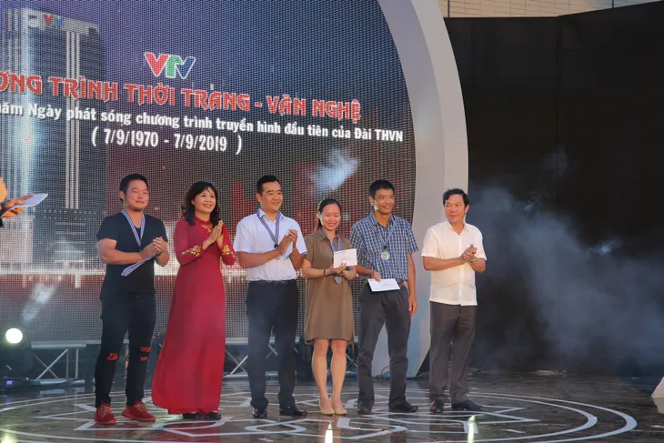 Rộn ràng chương trình Thời trang – Văn nghệ kỷ niệm 49 năm Ngày phát sóng chương trình truyền hình đầu tiên của VTV - Ảnh 9. Rộn ràng chương trình Thời trang – Văn nghệ kỷ niệm 49 năm Ngày phát sóng chương trình truyền hình đầu tiên của VTV - Ảnh 9.