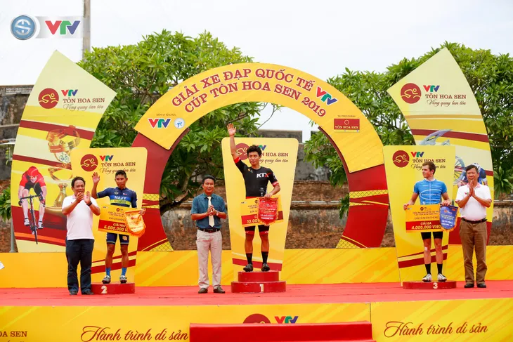 ẢNH: Những khoảnh khắc ấn tượng chặng 6 Giải xe đạp quốc tế VTV Cúp Tôn Hoa Sen 2019 - Ảnh 14. ẢNH: Những khoảnh khắc ấn tượng chặng 6 Giải xe đạp quốc tế VTV Cúp Tôn Hoa Sen 2019 - Ảnh 14.