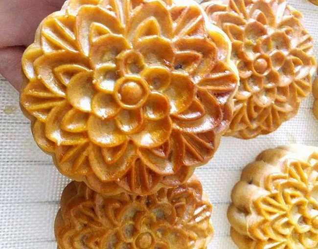 Bị phạt vì nhập cảnh mang theo bánh Trung thu nhân thịt lợn - Ảnh 1. Bị phạt vì nhập cảnh mang theo bánh Trung thu nhân thịt lợn - Ảnh 1.