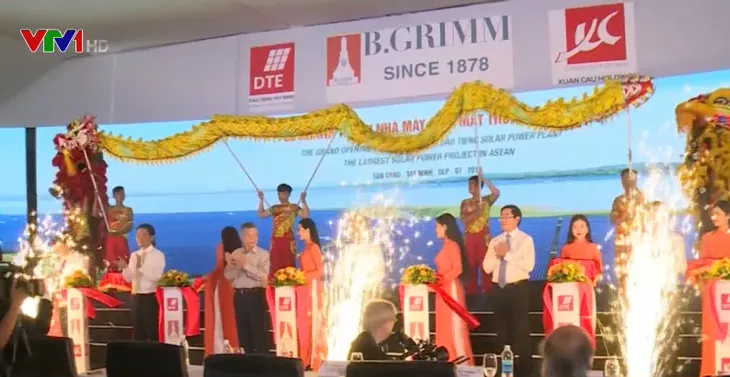 Khánh thành nhà máy điện mặt trời lớn nhất Đông Nam Á - Ảnh 1. Khánh thành nhà máy điện mặt trời lớn nhất Đông Nam Á - Ảnh 1.