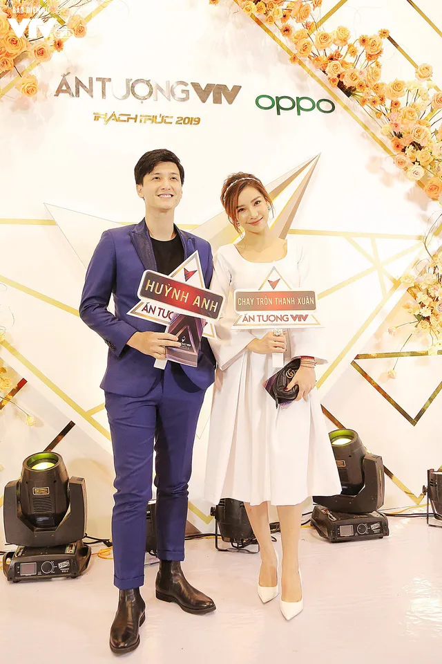 Thảm đỏ VTV Awards: Tiểu tam Quỳnh Nga quyến rũ hút mắt, Nhã Phương khoe sắc với style công chúa - Ảnh 14. Thảm đỏ VTV Awards: Tiểu tam Quỳnh Nga quyến rũ hút mắt, Nhã Phương khoe sắc với style công chúa - Ảnh 14.