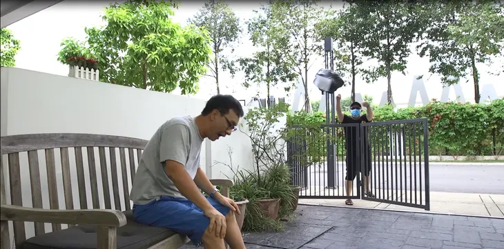 Thu Đông làm clip đăng Youtube khiến cả nhà gặp tai họa - Ảnh 4. Thu Đông làm clip đăng Youtube khiến cả nhà gặp tai họa - Ảnh 4.