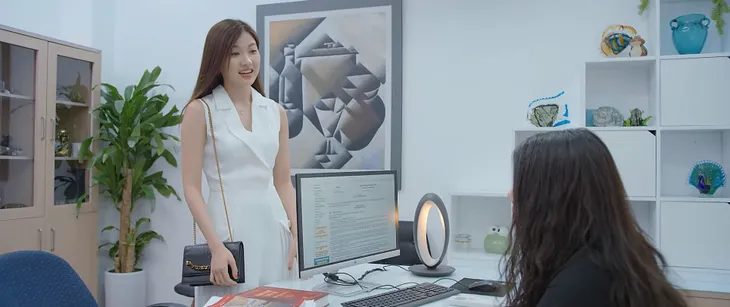 Hoa hồng trên ngực trái - Tập 11: Bị Dung hỏi về tác giả cái thai trong bụng, Trà run như cầy sấy - Ảnh 1. Hoa hồng trên ngực trái - Tập 11: Bị Dung hỏi về tác giả cái thai trong bụng, Trà run như cầy sấy - Ảnh 1.