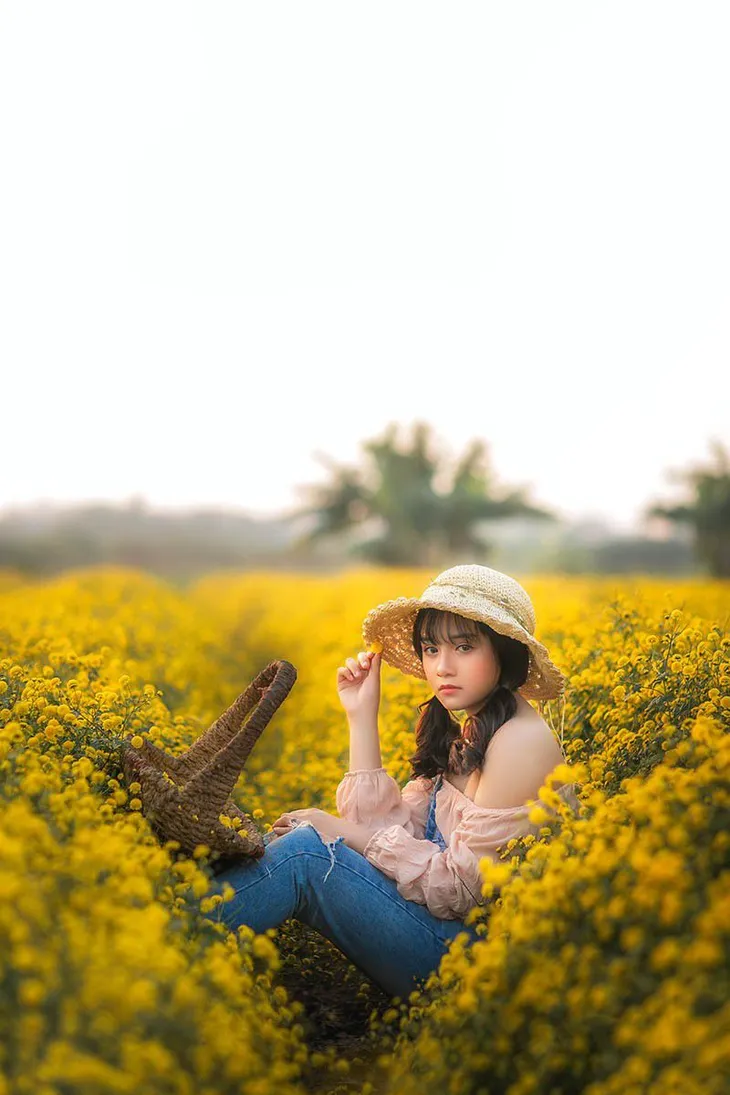 Nàng thơ tuổi teen khoe sắc giữa vườn hoa cúc vàng - Ảnh 7.
