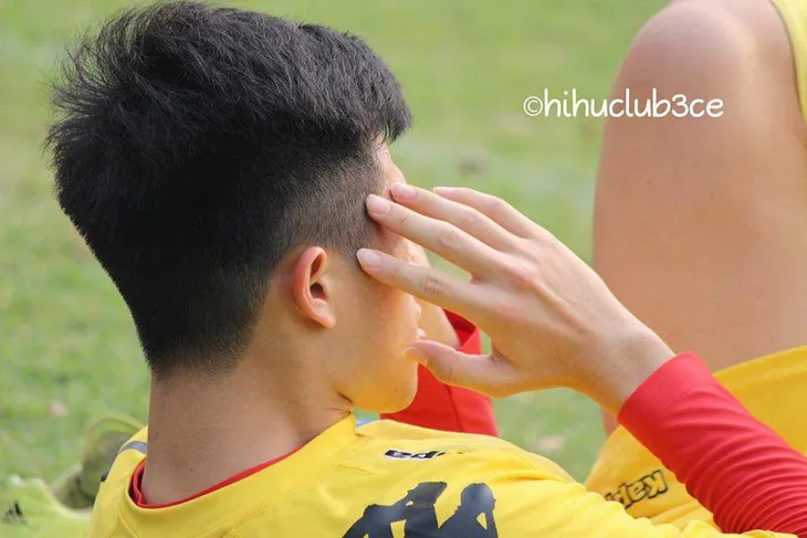 Không đá Asian Cup, Đình Trọng vẫn ghi điểm với fan nữ khi bình luận bóng đá - Ảnh 6. Không đá Asian Cup, Đình Trọng vẫn ghi điểm với fan nữ khi bình luận bóng đá - Ảnh 6.
