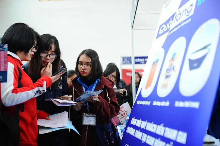 Gần 1000 việc làm trong ngày hội tuyển dụng ở ĐHQG Hà Nội - Ảnh 2. Gần 1000 việc làm trong ngày hội tuyển dụng ở ĐHQG Hà Nội - Ảnh 2.