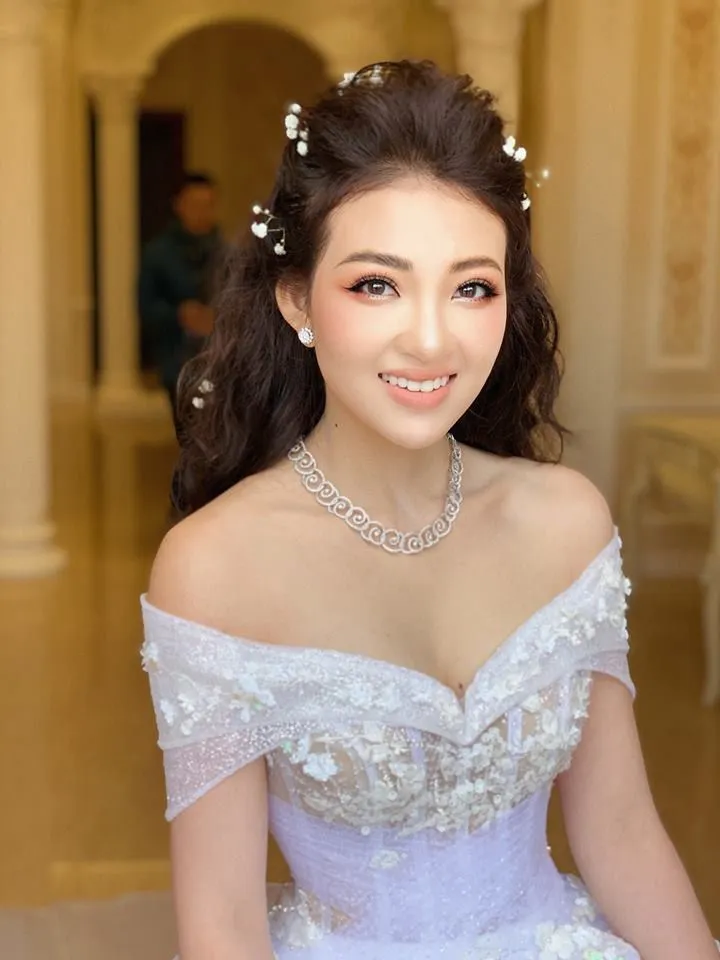 Ảnh cưới long lanh từ Nam ra Bắc của cô dâu Nam Định đeo vàng trĩu cổ, ở lâu đài 7 tầng - Ảnh 2. Ảnh cưới long lanh từ Nam ra Bắc của cô dâu Nam Định đeo vàng trĩu cổ, ở lâu đài 7 tầng - Ảnh 2.