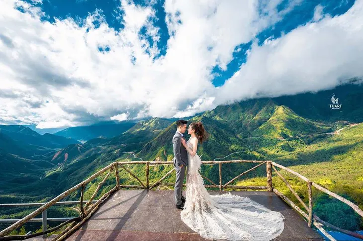 Ảnh cưới long lanh từ Nam ra Bắc của cô dâu Nam Định đeo vàng trĩu cổ, ở lâu đài 7 tầng - Ảnh 4. Ảnh cưới long lanh từ Nam ra Bắc của cô dâu Nam Định đeo vàng trĩu cổ, ở lâu đài 7 tầng - Ảnh 4.