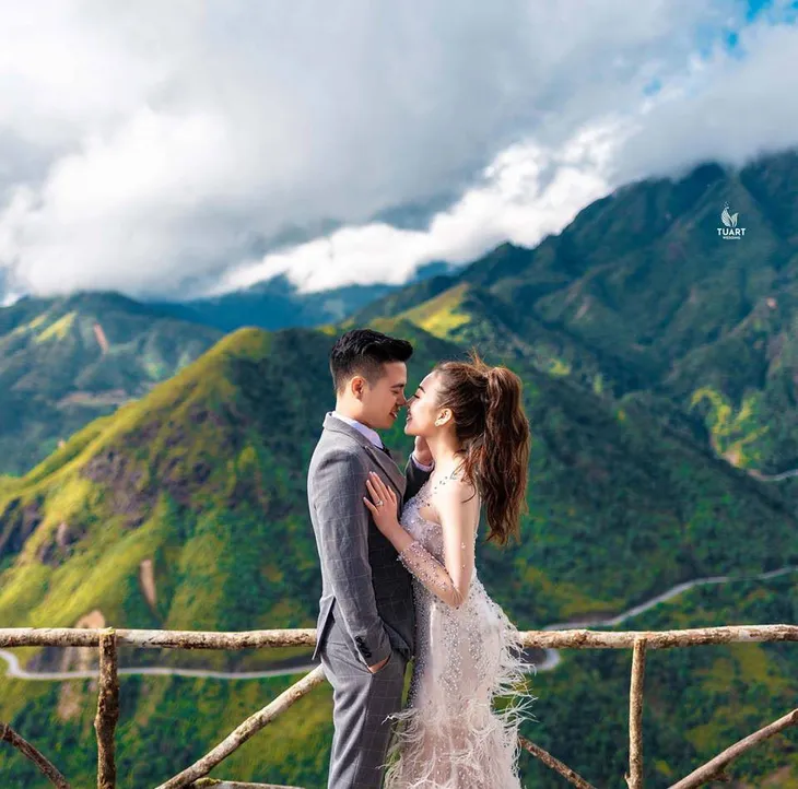 Ảnh cưới long lanh từ Nam ra Bắc của cô dâu Nam Định đeo vàng trĩu cổ, ở lâu đài 7 tầng - Ảnh 6. Ảnh cưới long lanh từ Nam ra Bắc của cô dâu Nam Định đeo vàng trĩu cổ, ở lâu đài 7 tầng - Ảnh 6.