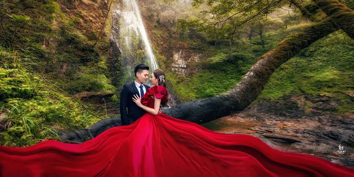 Ảnh cưới long lanh từ Nam ra Bắc của cô dâu Nam Định đeo vàng trĩu cổ, ở lâu đài 7 tầng - Ảnh 13. Ảnh cưới long lanh từ Nam ra Bắc của cô dâu Nam Định đeo vàng trĩu cổ, ở lâu đài 7 tầng - Ảnh 13.