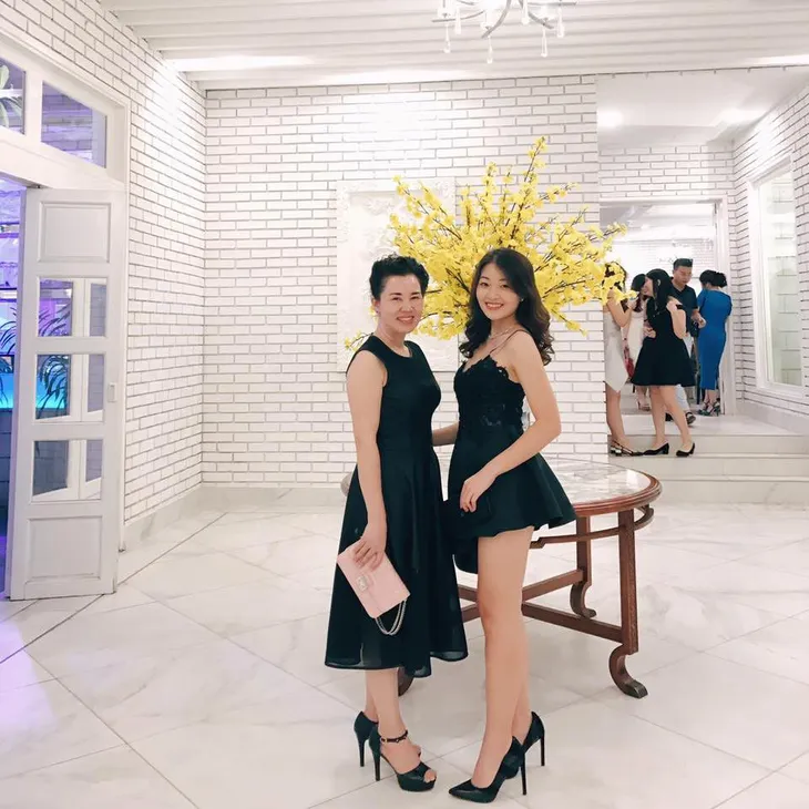 Cận cảnh nhan sắc như hot girl của cô dâu đeo vàng trĩu cổ - Ảnh 9. Cận cảnh nhan sắc như hot girl của cô dâu đeo vàng trĩu cổ - Ảnh 9.