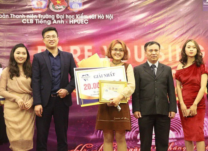 Nữ sinh ĐH Hà Nội giành quán quân cuộc thi hát tiếng Anh - Ảnh 1. Nữ sinh ĐH Hà Nội giành quán quân cuộc thi hát tiếng Anh - Ảnh 1.
