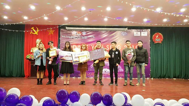 Nữ sinh ĐH Hà Nội giành quán quân cuộc thi hát tiếng Anh - Ảnh 3. Nữ sinh ĐH Hà Nội giành quán quân cuộc thi hát tiếng Anh - Ảnh 3.