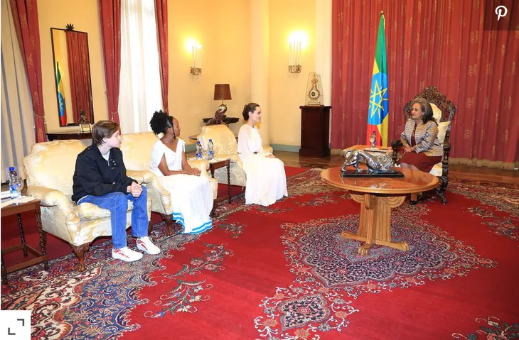 Angelina Jolie cùng các con tới Ethiopia đón năm mới - Ảnh 1. Angelina Jolie cùng các con tới Ethiopia đón năm mới - Ảnh 1.