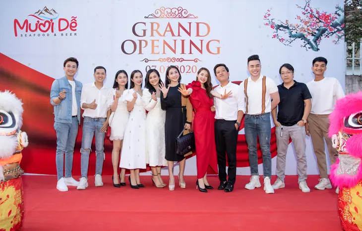 Nhã Phương hùn vốn với chồng mở nhà hàng - Ảnh 1. Nhã Phương hùn vốn với chồng mở nhà hàng - Ảnh 1.