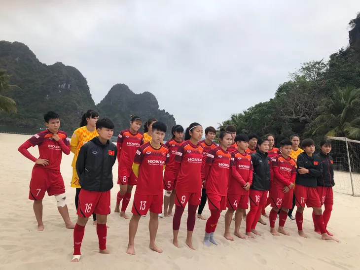 HLV Mai Đức Chung hy vọng ĐT nữ Việt Nam giữ tinh thần thi đấu như SEA Games 30 tại vòng loại Olympic 2020 - Ảnh 1. HLV Mai Đức Chung hy vọng ĐT nữ Việt Nam giữ tinh thần thi đấu như SEA Games 30 tại vòng loại Olympic 2020 - Ảnh 1.