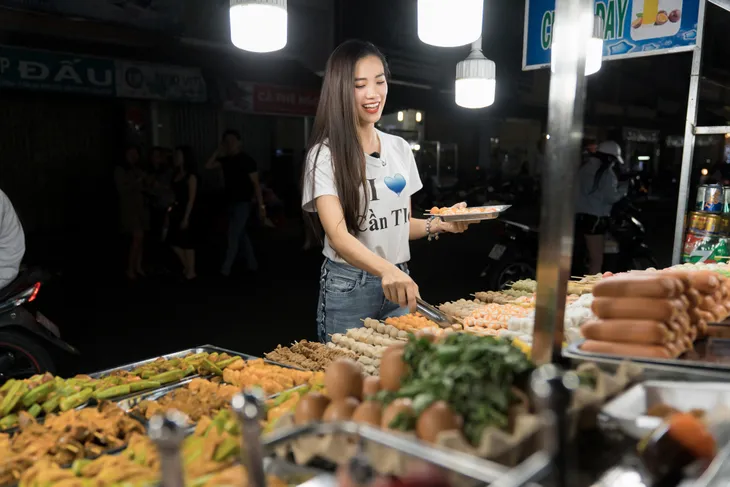 Á hậu Kim Duyên diện áo bà ba giới thiệu chợ nổi Cái Răng, Cần Thơ - Ảnh 12. Á hậu Kim Duyên diện áo bà ba giới thiệu chợ nổi Cái Răng, Cần Thơ - Ảnh 12.