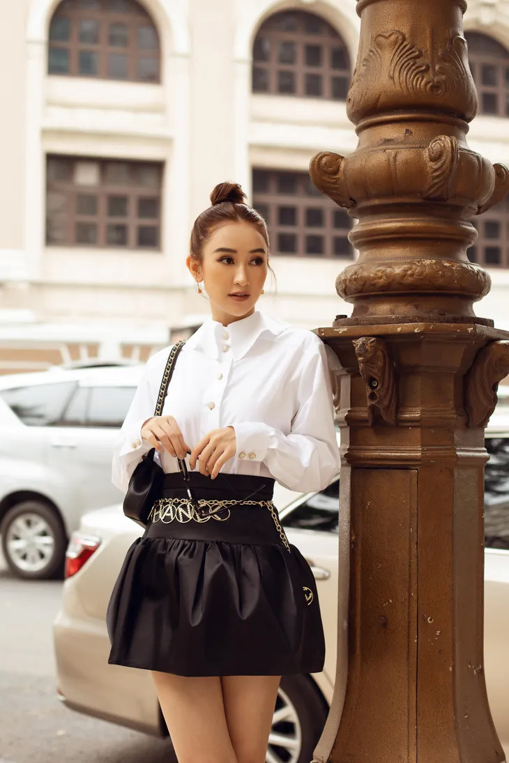 “Choáng” trước độ chịu chơi của Á hậu Hà Thu khi diện loạt đồ hiệu xuống phố - Ảnh 10. “Choáng” trước độ chịu chơi của Á hậu Hà Thu khi diện loạt đồ hiệu xuống phố - Ảnh 10.