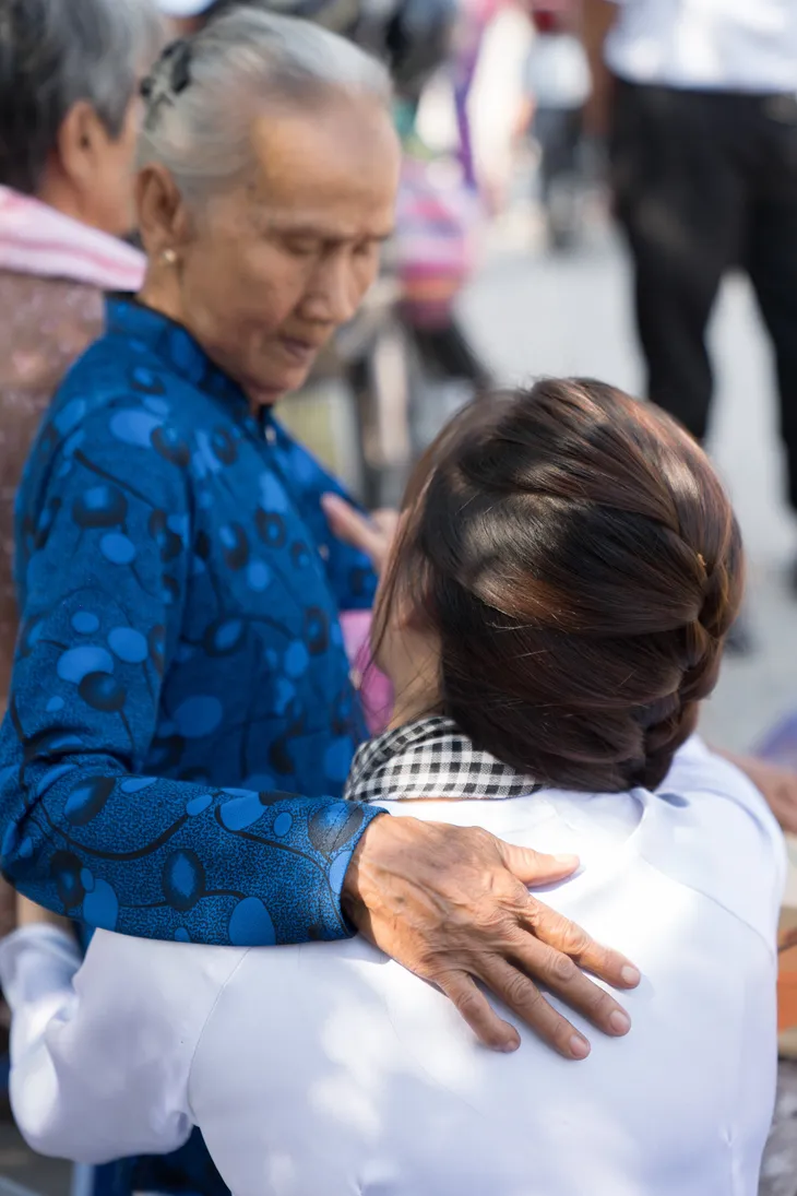Á hậu Kim Duyên diện áo bà ba giới thiệu chợ nổi Cái Răng, Cần Thơ - Ảnh 17. Á hậu Kim Duyên diện áo bà ba giới thiệu chợ nổi Cái Răng, Cần Thơ - Ảnh 17.