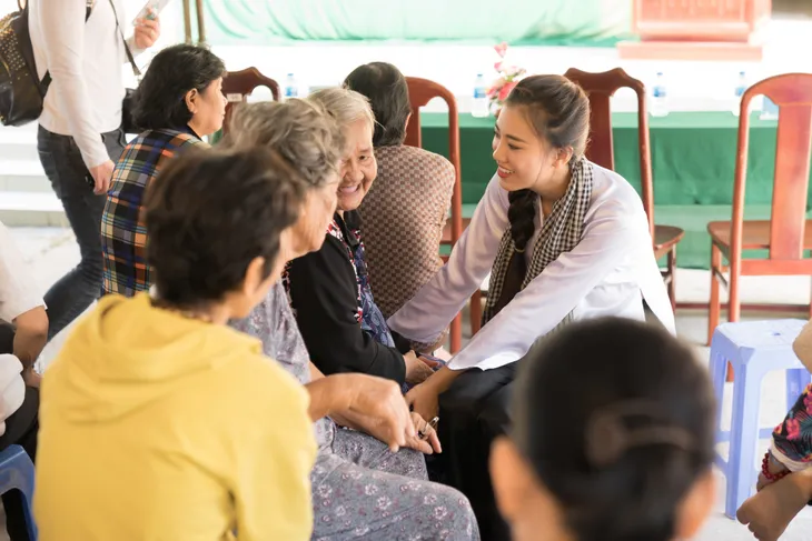 Á hậu Kim Duyên diện áo bà ba giới thiệu chợ nổi Cái Răng, Cần Thơ - Ảnh 14. Á hậu Kim Duyên diện áo bà ba giới thiệu chợ nổi Cái Răng, Cần Thơ - Ảnh 14.
