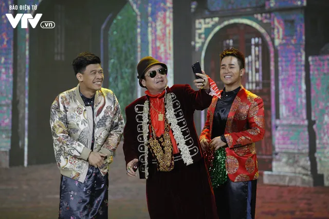 Ông hoàng truyền thông Chí Trung khiến cả làng Vũ Đại trầm trồ trong Gặp nhau cuối năm 2020 - Ảnh 1. Ông hoàng truyền thông Chí Trung khiến cả làng Vũ Đại trầm trồ trong Gặp nhau cuối năm 2020 - Ảnh 1.