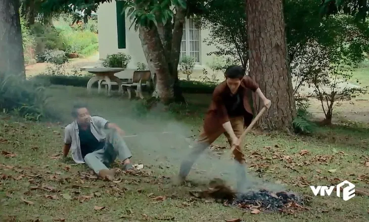Nước mắt loài cỏ dại - Tập 18: Không chịu làm việc, Khang nhất quyết không cho Việt ăn cơm - Ảnh 1. Nước mắt loài cỏ dại - Tập 18: Không chịu làm việc, Khang nhất quyết không cho Việt ăn cơm - Ảnh 1.