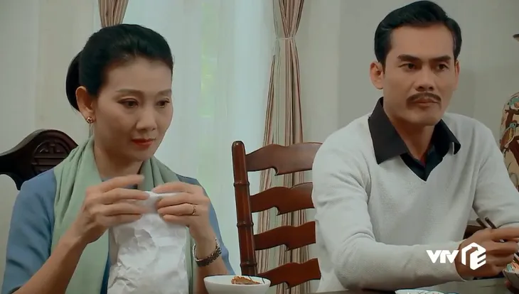 Nước mắt loài cỏ dại - Tập 18: Bà Phương bẽ mặt khi bị vạch trần chuyện bòn rút tiền đi chợ - Ảnh 4. Nước mắt loài cỏ dại - Tập 18: Bà Phương bẽ mặt khi bị vạch trần chuyện bòn rút tiền đi chợ - Ảnh 4.