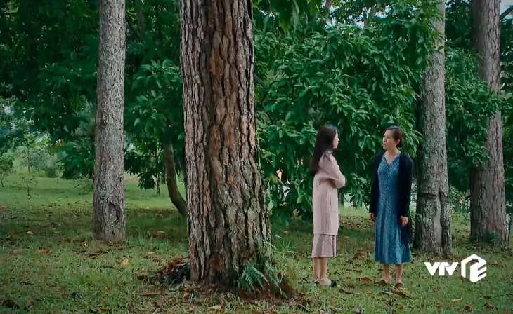 Nước mắt loài cỏ dại - Tập 18: Bà Phương bẽ mặt khi bị vạch trần chuyện bòn rút tiền đi chợ - Ảnh 6. Nước mắt loài cỏ dại - Tập 18: Bà Phương bẽ mặt khi bị vạch trần chuyện bòn rút tiền đi chợ - Ảnh 6.