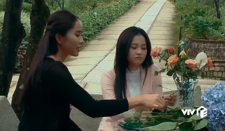 Nước mắt loài cỏ dại - Tập 18: Chỉ một hành động nhỏ, Hường thầm nghĩ Khang thích mình - Ảnh 4. Nước mắt loài cỏ dại - Tập 18: Chỉ một hành động nhỏ, Hường thầm nghĩ Khang thích mình - Ảnh 4.