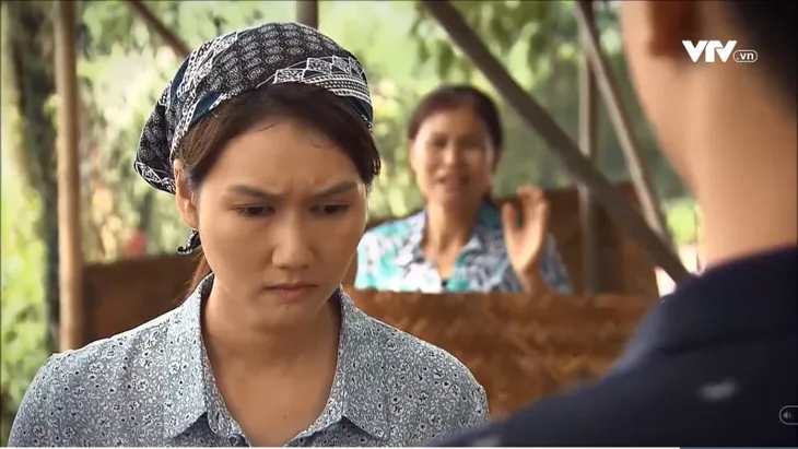 Cô gái nhà người ta: Phì cười màn trai quê mang gà ngậm hoa hồng đi tỏ tình - Ảnh 3. Cô gái nhà người ta: Phì cười màn trai quê mang gà ngậm hoa hồng đi tỏ tình - Ảnh 3.