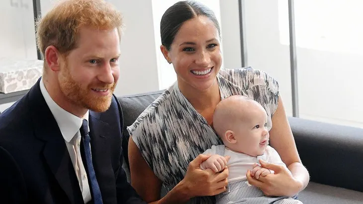 Giữa lùm xùm Hoàng gia, Công nương Meghan bất ngờ ký hợp đồng với Disney - Ảnh 1. Giữa lùm xùm Hoàng gia, Công nương Meghan bất ngờ ký hợp đồng với Disney - Ảnh 1.