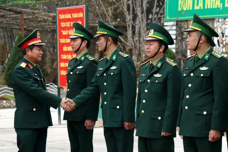 Phó Chủ tịch Quốc hội Đỗ Bá Tỵ thăm, chúc Tết tại tỉnh Lào Cai - Ảnh 1. Phó Chủ tịch Quốc hội Đỗ Bá Tỵ thăm, chúc Tết tại tỉnh Lào Cai - Ảnh 1.