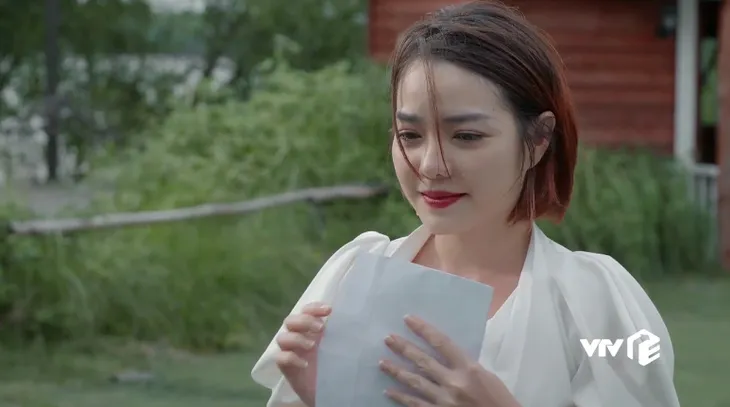Tiệm ăn dì ghẻ - Tập 17: Từ ngôi sao nổi tiếng, Kim cay đắng nhận vai quần chúng, bị đánh ghen bầm dập - Ảnh 3. Tiệm ăn dì ghẻ - Tập 17: Từ ngôi sao nổi tiếng, Kim cay đắng nhận vai quần chúng, bị đánh ghen bầm dập - Ảnh 3.
