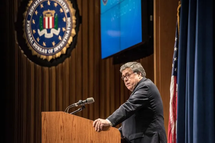 FBI bó tay với iPhone, Bộ trưởng Tư pháp chỉ trích Apple - Ảnh 1. FBI bó tay với iPhone, Bộ trưởng Tư pháp chỉ trích Apple - Ảnh 1.